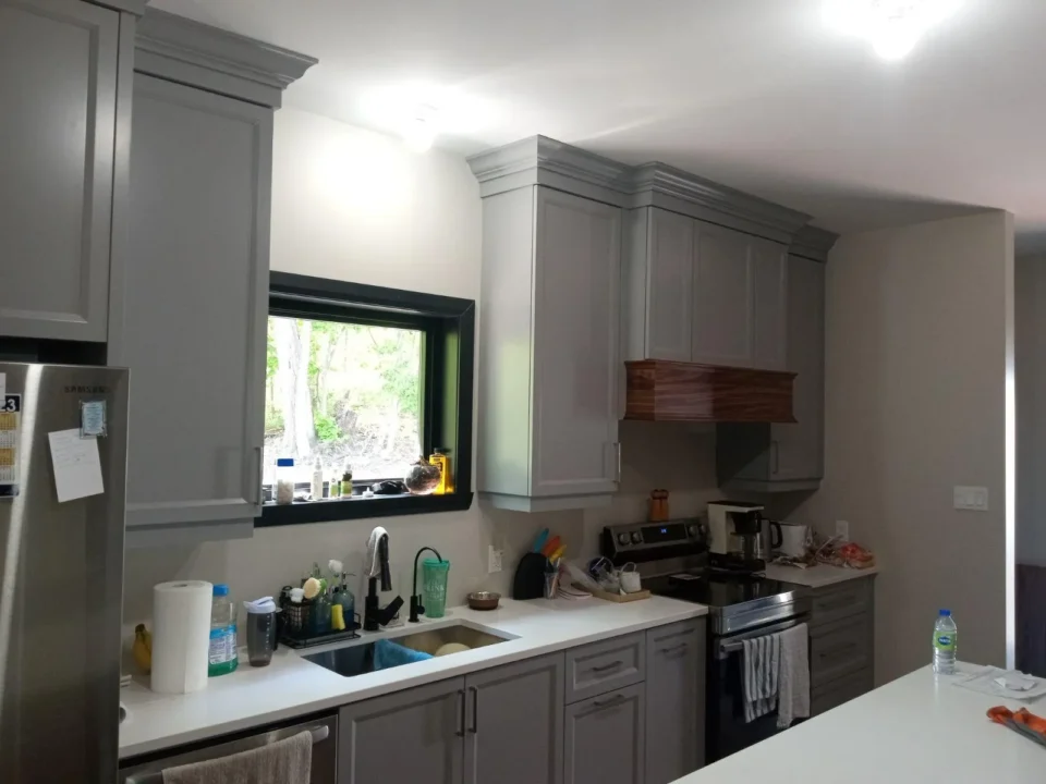 Finition armoires cuisine laque - Finition Thomalpha