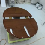 Table en orme finition vernissage - Finition Thomalpha